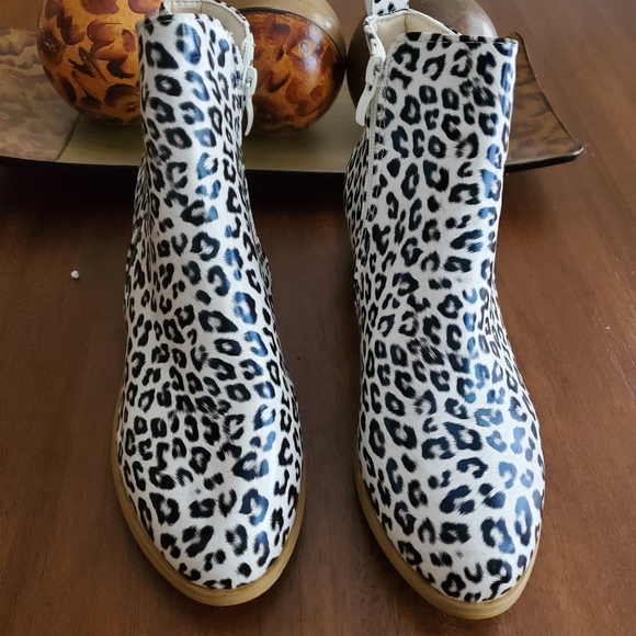 White Leopard Print Ankle Booties - Picture 2 of 4